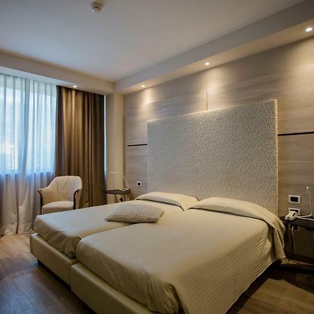Hostellerie Du Cheval Blanc Aosta Bagian luar foto