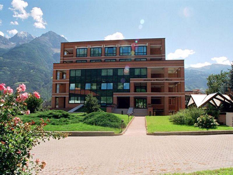 Hostellerie Du Cheval Blanc Aosta Bagian luar foto