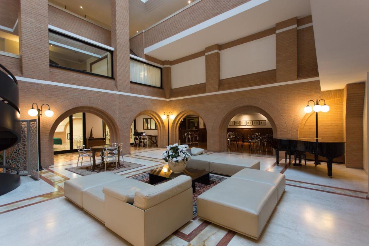 Hostellerie Du Cheval Blanc Aosta Bagian luar foto