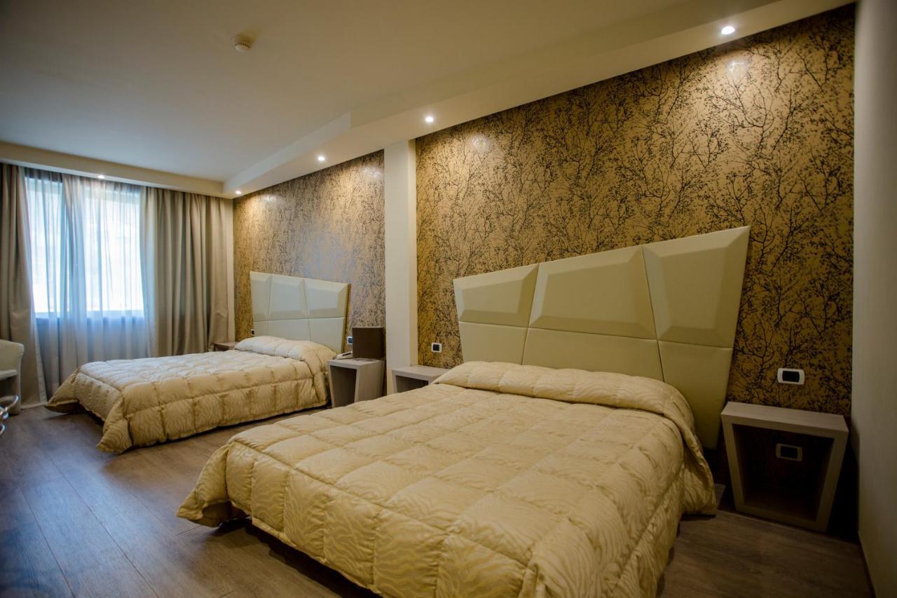 Hostellerie Du Cheval Blanc Aosta Bagian luar foto