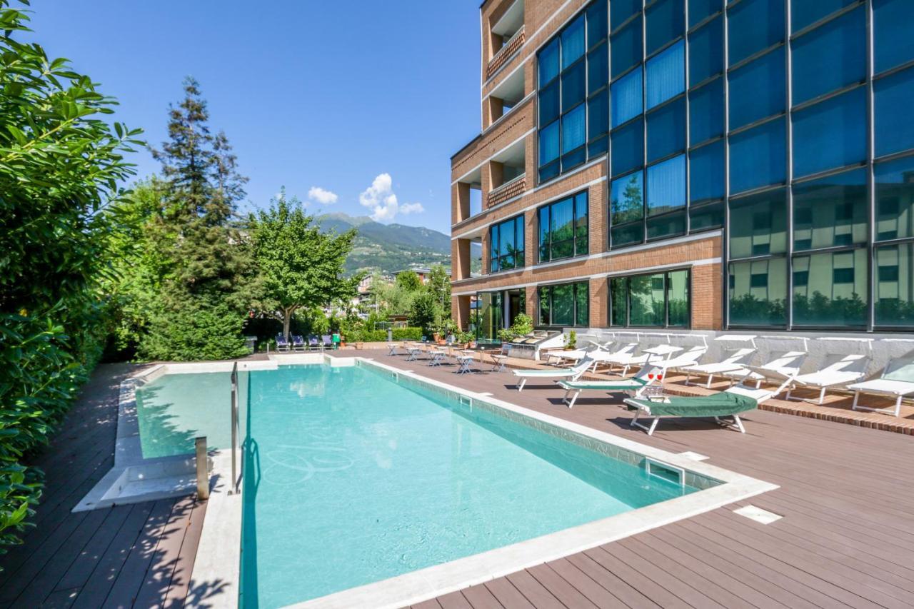 Hostellerie Du Cheval Blanc Aosta Bagian luar foto