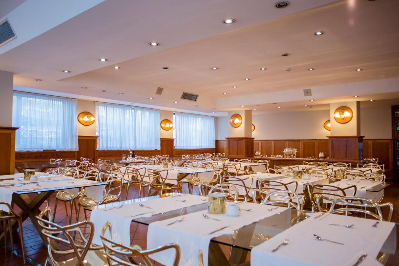 Hostellerie Du Cheval Blanc Aosta Bagian luar foto
