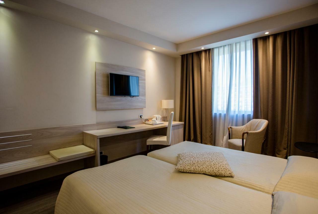 Hostellerie Du Cheval Blanc Aosta Bagian luar foto
